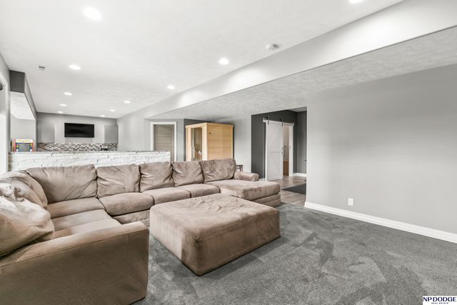 12007 Longshore Avenue, Papillion, NE 68046