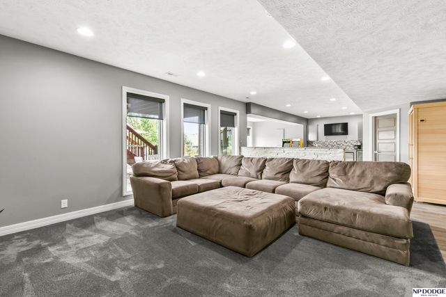 12007 Longshore Avenue, Papillion, NE 68046