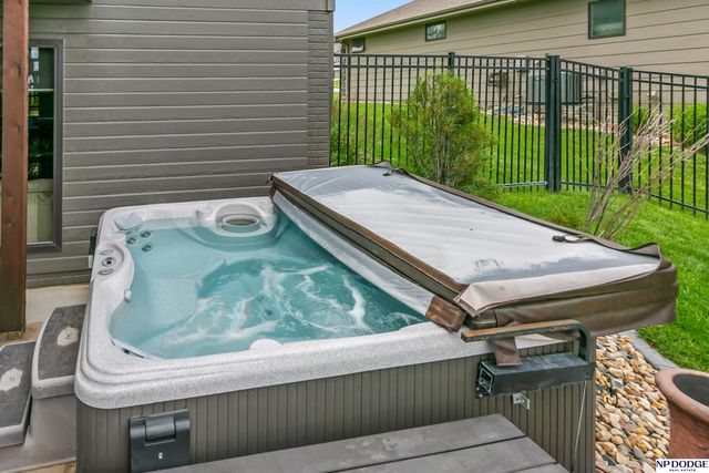 12007 Longshore Avenue, Papillion, NE 68046