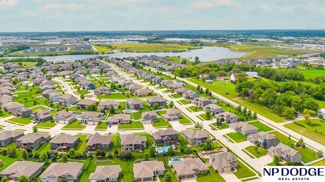 12007 Longshore Avenue, Papillion, NE 68046