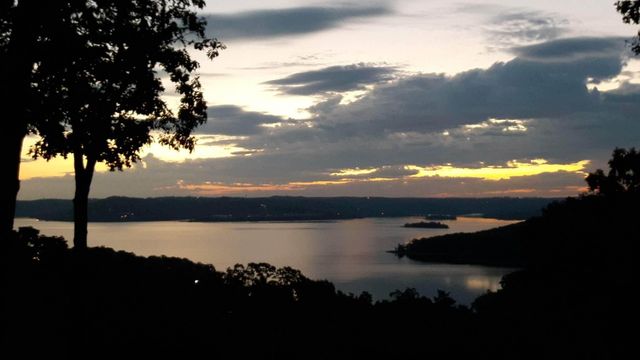 475 Cambridge Drive, Blue Eye, MO 65611