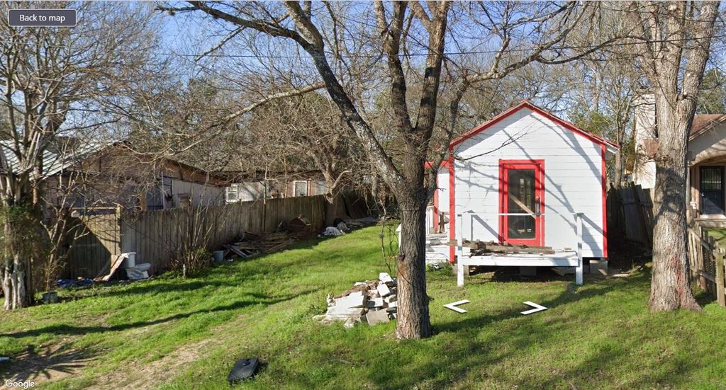 729 Chihuahua ST, Lockhart, TX 78644