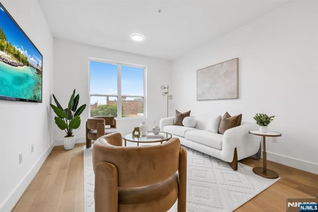 649 38th Street 511, Union City, NJ 07087