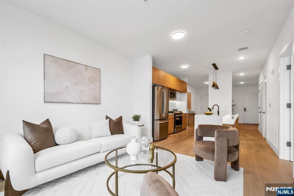 649 38th Street 511, Union City, NJ 07087