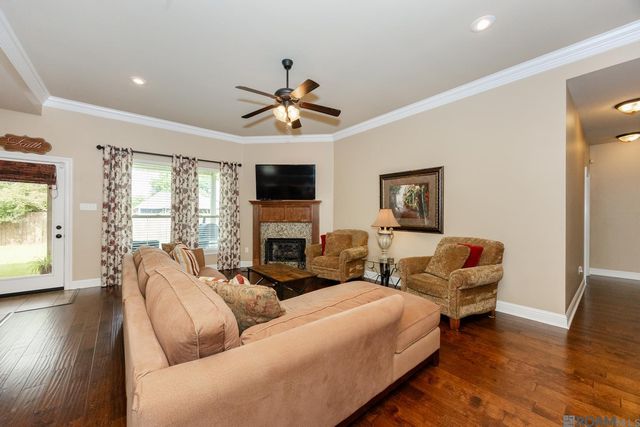 14371 Stonegate Manor Dr, Gonzales, LA 70737