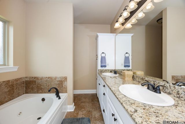 14371 Stonegate Manor Dr, Gonzales, LA 70737