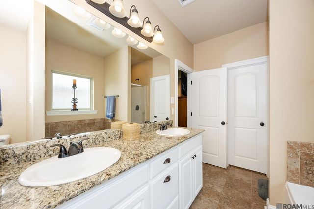 14371 Stonegate Manor Dr, Gonzales, LA 70737