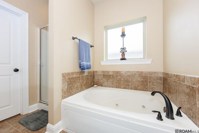 14371 Stonegate Manor Dr, Gonzales, LA 70737