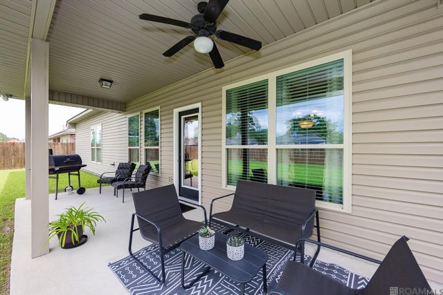14371 Stonegate Manor Dr, Gonzales, LA 70737
