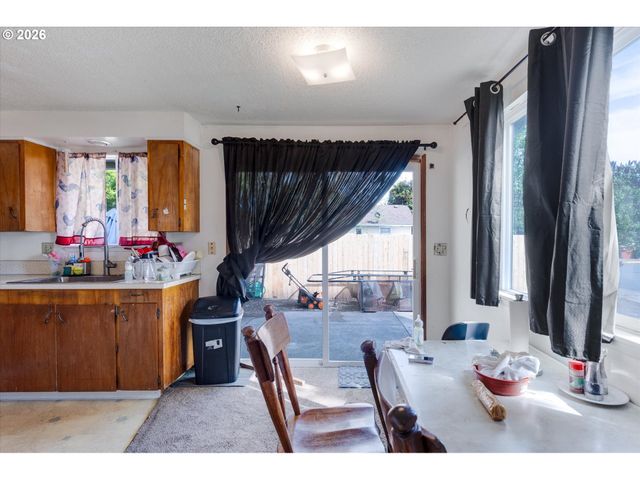 128 ROBBINS St, Woodland, WA 98674