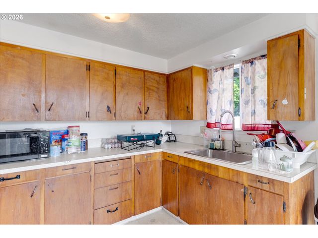 128 ROBBINS St, Woodland, WA 98674