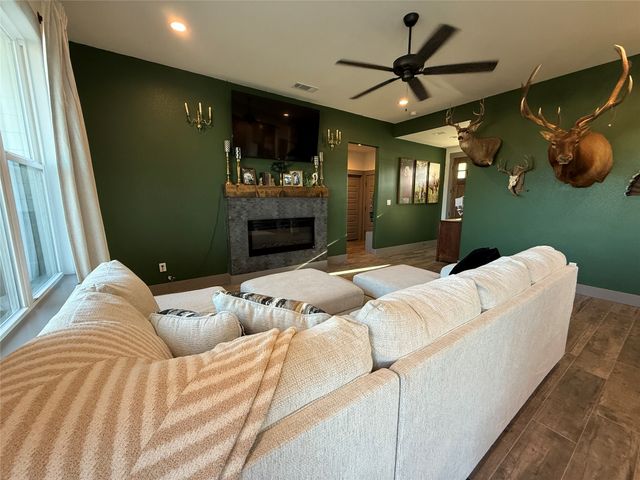 9221 Parkview Circle, Tolar, TX 76476