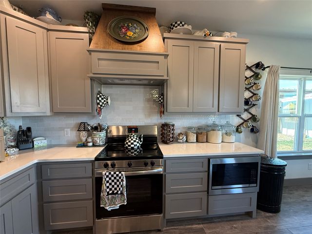 9221 Parkview Circle, Tolar, TX 76476