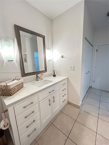 2001 Biscayne Blvd 2310, Miami, FL 33137