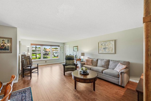 295 High Point Boulevard B, Boynton Beach, FL 33435