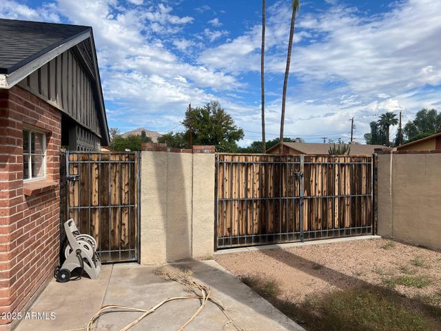 2528 N 48TH Place N, Phoenix, AZ 85008