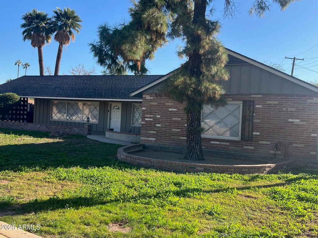 2528 N 48TH Place N, Phoenix, AZ 85008