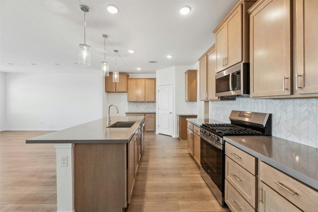2001 Wynn RD, Hutto, TX 78634