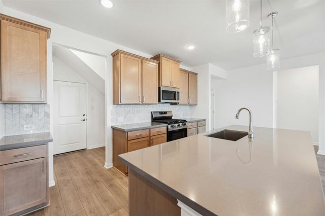 2001 Wynn RD, Hutto, TX 78634