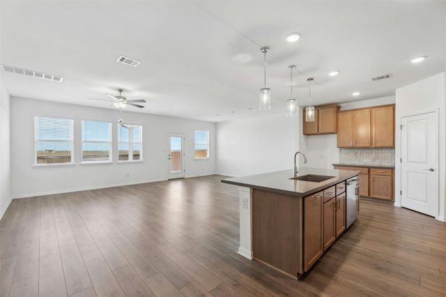 2001 Wynn RD, Hutto, TX 78634