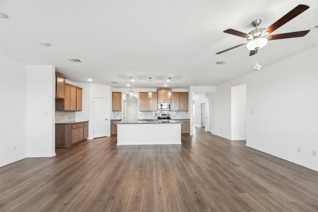 2001 Wynn RD, Hutto, TX 78634
