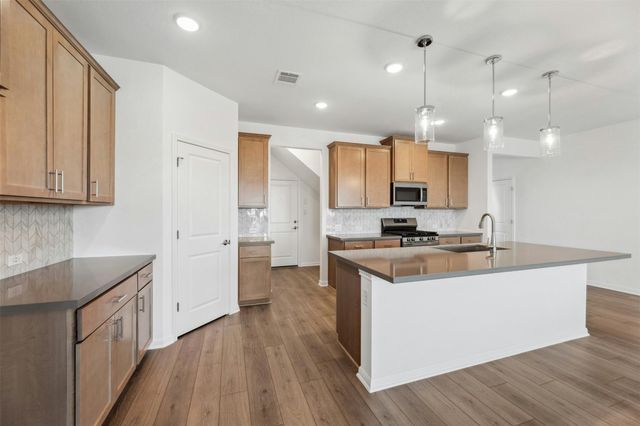 2001 Wynn RD, Hutto, TX 78634