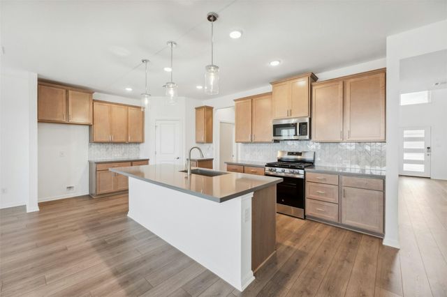 2001 Wynn RD, Hutto, TX 78634