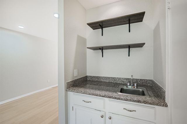 2507 Bering Drive 9, Houston, TX 77057