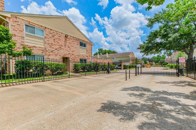 2507 Bering Drive 9, Houston, TX 77057