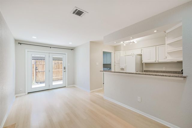 2507 Bering Drive 9, Houston, TX 77057