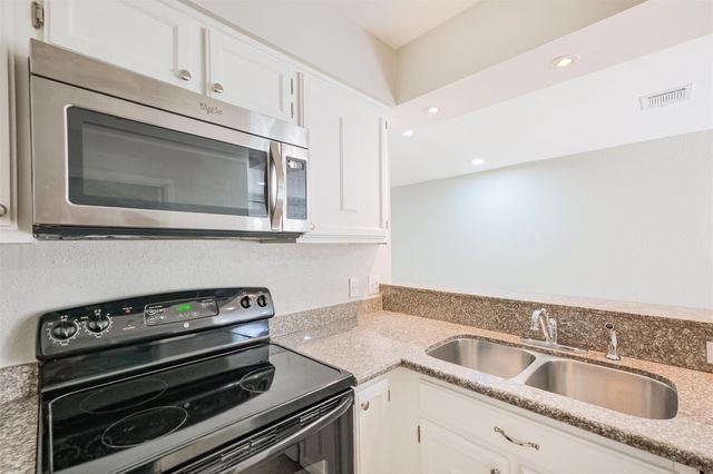 2507 Bering Drive 9, Houston, TX 77057