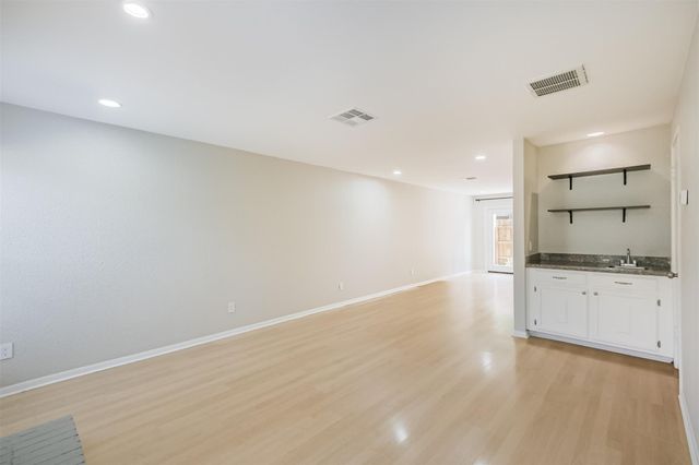 2507 Bering Drive 9, Houston, TX 77057