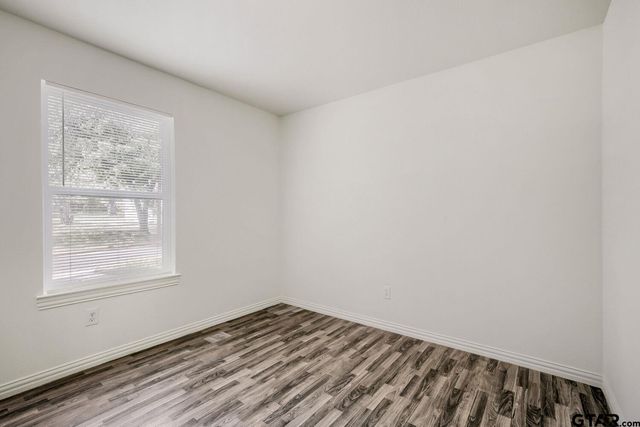 1221 N Whitten Ave, Tyler, TX 75702