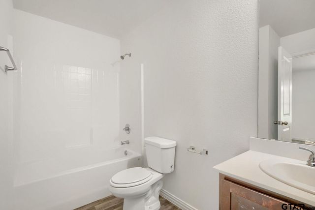 1221 N Whitten Ave, Tyler, TX 75702