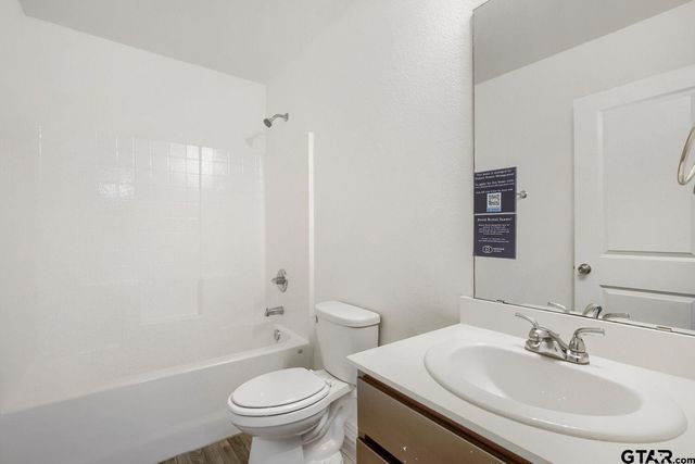 1221 N Whitten Ave, Tyler, TX 75702