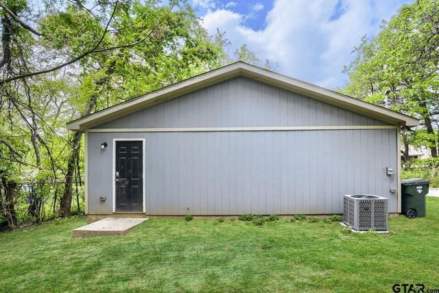 1221 N Whitten Ave, Tyler, TX 75702