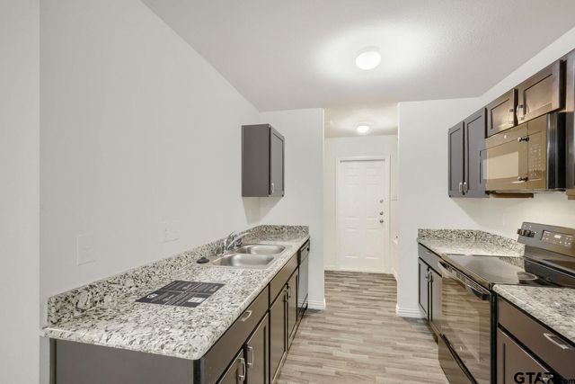 1221 N Whitten Ave, Tyler, TX 75702