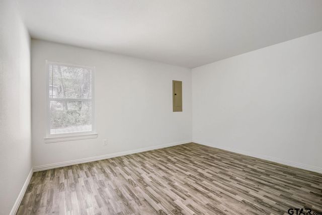 1221 N Whitten Ave, Tyler, TX 75702