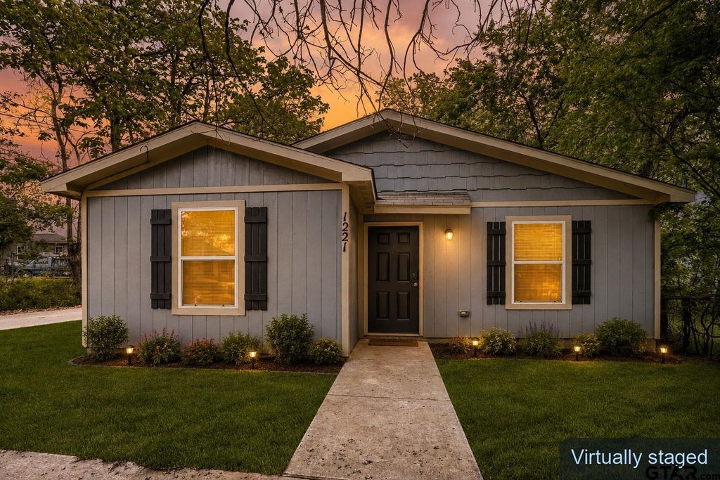 1221 N Whitten Ave, Tyler, TX 75702