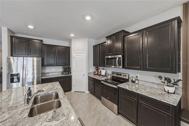 8382 BOWER BASS CIRCLE, Wesley Chapel, FL 33545