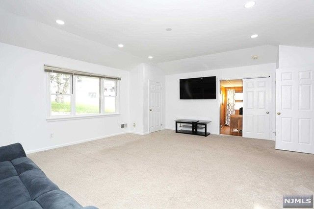 8 6th Street, Park Ridge, NJ 07656