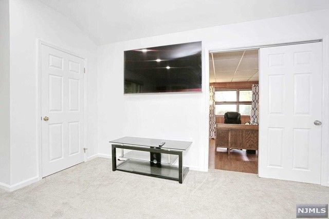 8 6th Street, Park Ridge, NJ 07656