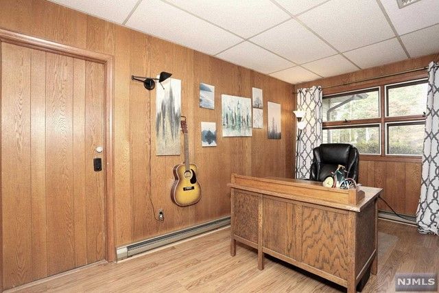 8 6th Street, Park Ridge, NJ 07656