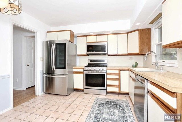 8 6th Street, Park Ridge, NJ 07656