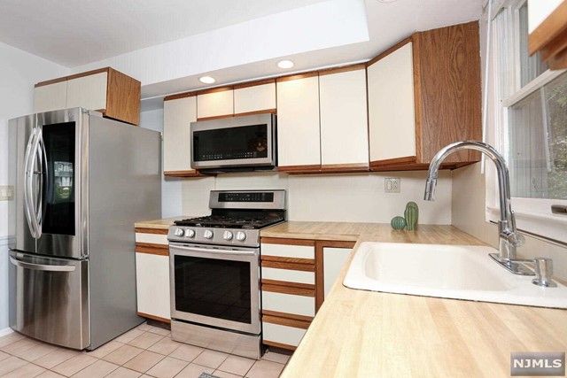8 6th Street, Park Ridge, NJ 07656