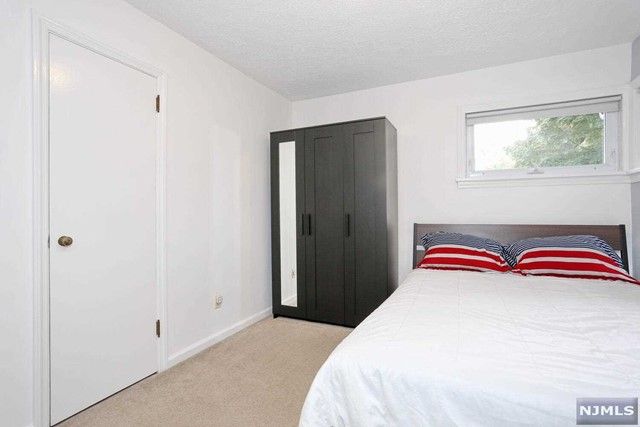 8 6th Street, Park Ridge, NJ 07656