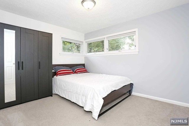 8 6th Street, Park Ridge, NJ 07656