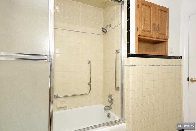 8 6th Street, Park Ridge, NJ 07656
