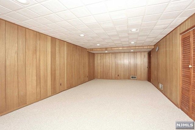 8 6th Street, Park Ridge, NJ 07656