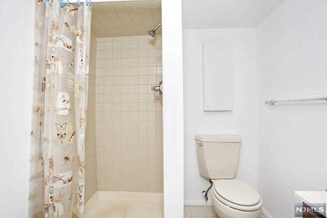 8 6th Street, Park Ridge, NJ 07656